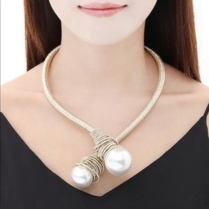 🖤🆕CLASS IS THIS UNIQUE  ELEGANT PEARL NECKLACE🖤